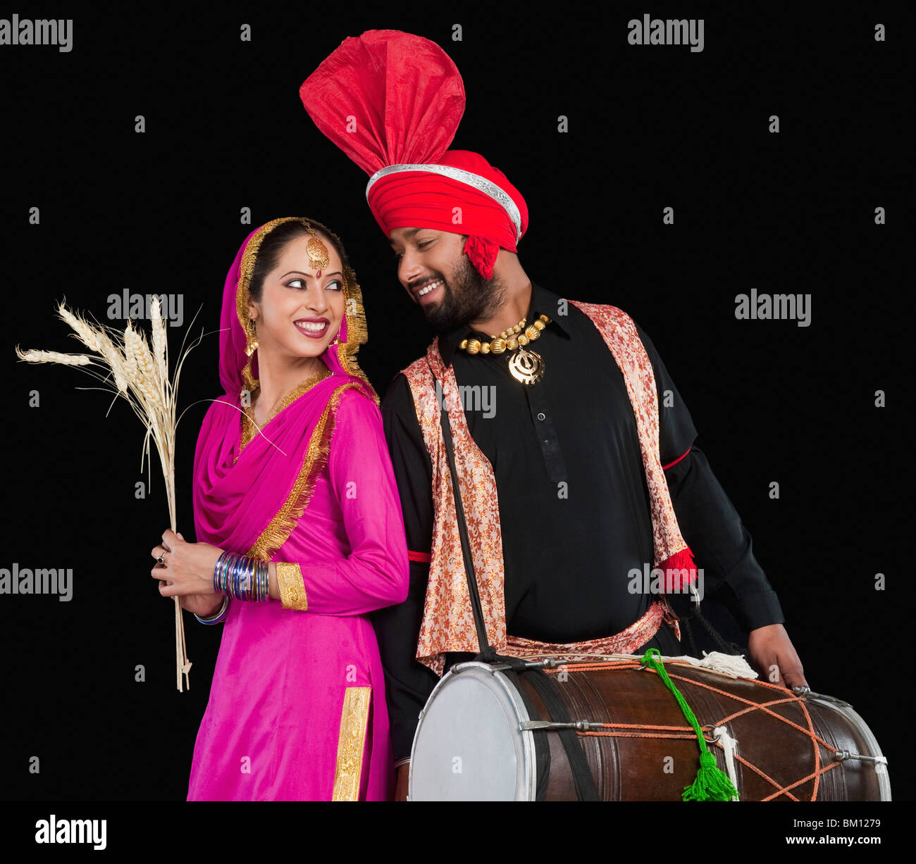 Bhangra traditioneller Volkstanz aus dem Punjab in Nordindien Stockfoto