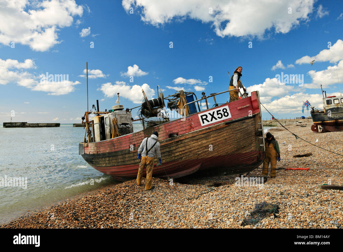 RX58 Fischerboot nach Hastings Stade. Stockfoto