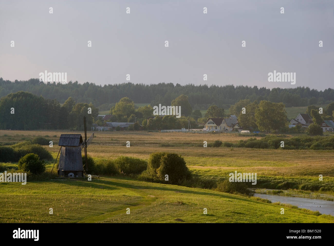 Russland, Pushkinskie Gory, Michailowskoje, Domain von Alexander Pushkin Familie, Sorot Fluss, Windmühle Stockfoto