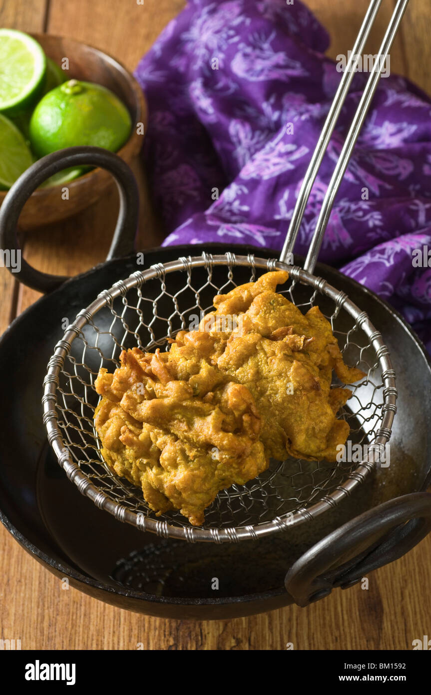 Zwiebel-Bhajis Zwiebel Pakoras indisches Essen Stockfoto