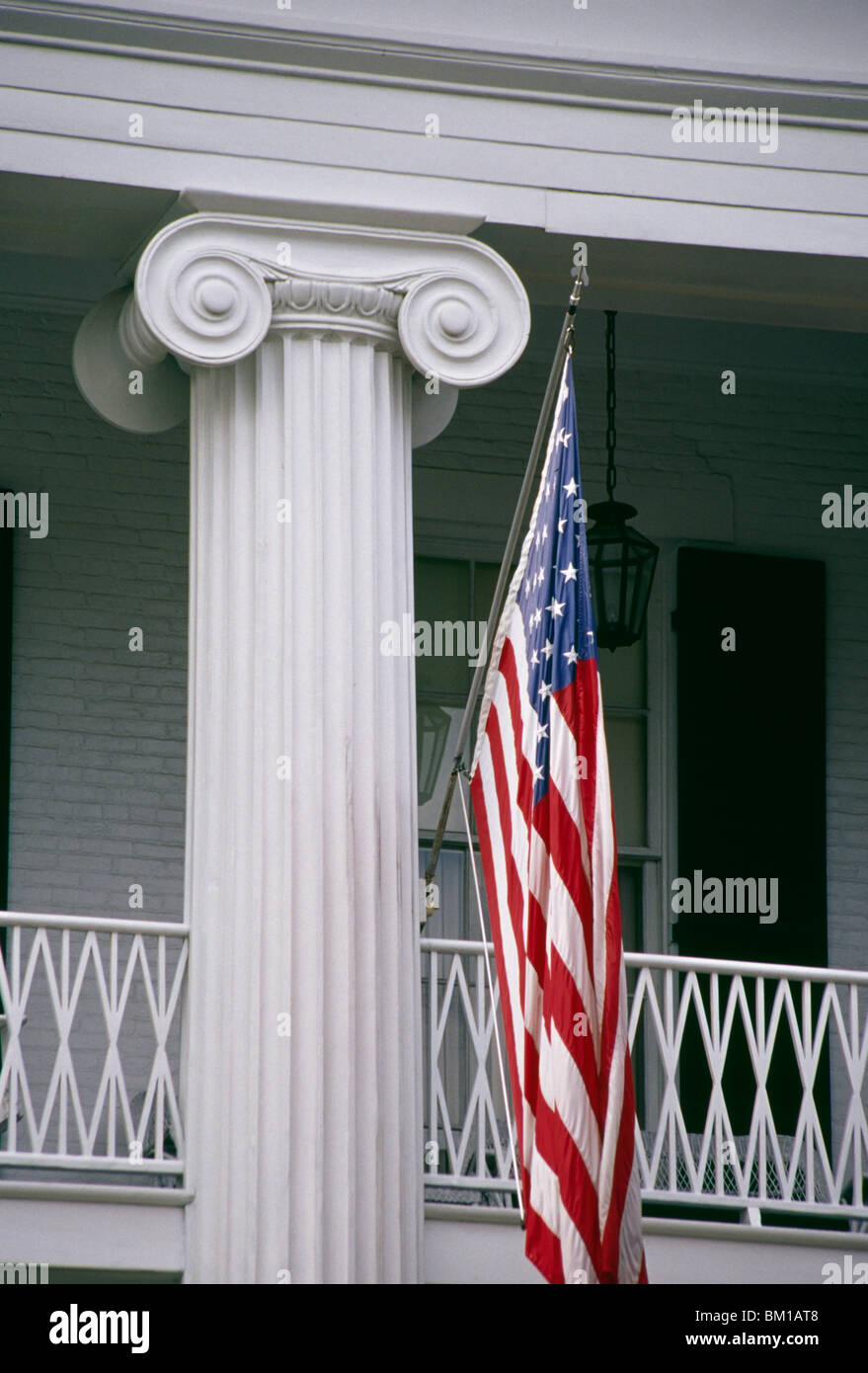Amerikanische Flagge auf ein Regierungsgebäude, Texas des Gouverneurs, Austin, Texas, USA Stockfoto