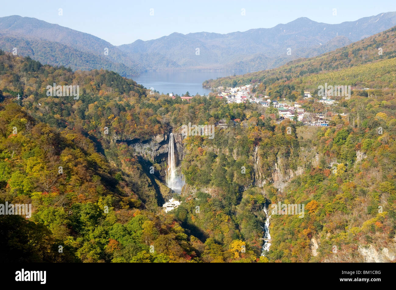 Chuzenji-See und Kegon Falls, 97m hoch, Nikko, Honshu, Japan Stockfoto