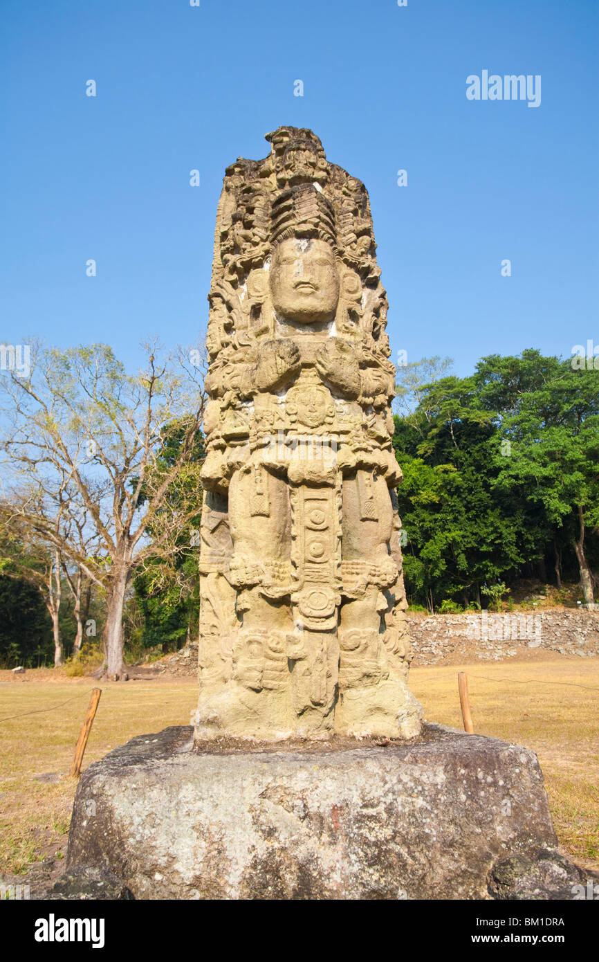 Die große Plaza, Stela A aus 731 AD, Ruinen von Copan, UNESCO-Weltkulturerbe, Honduras, Mittelamerika Stockfoto