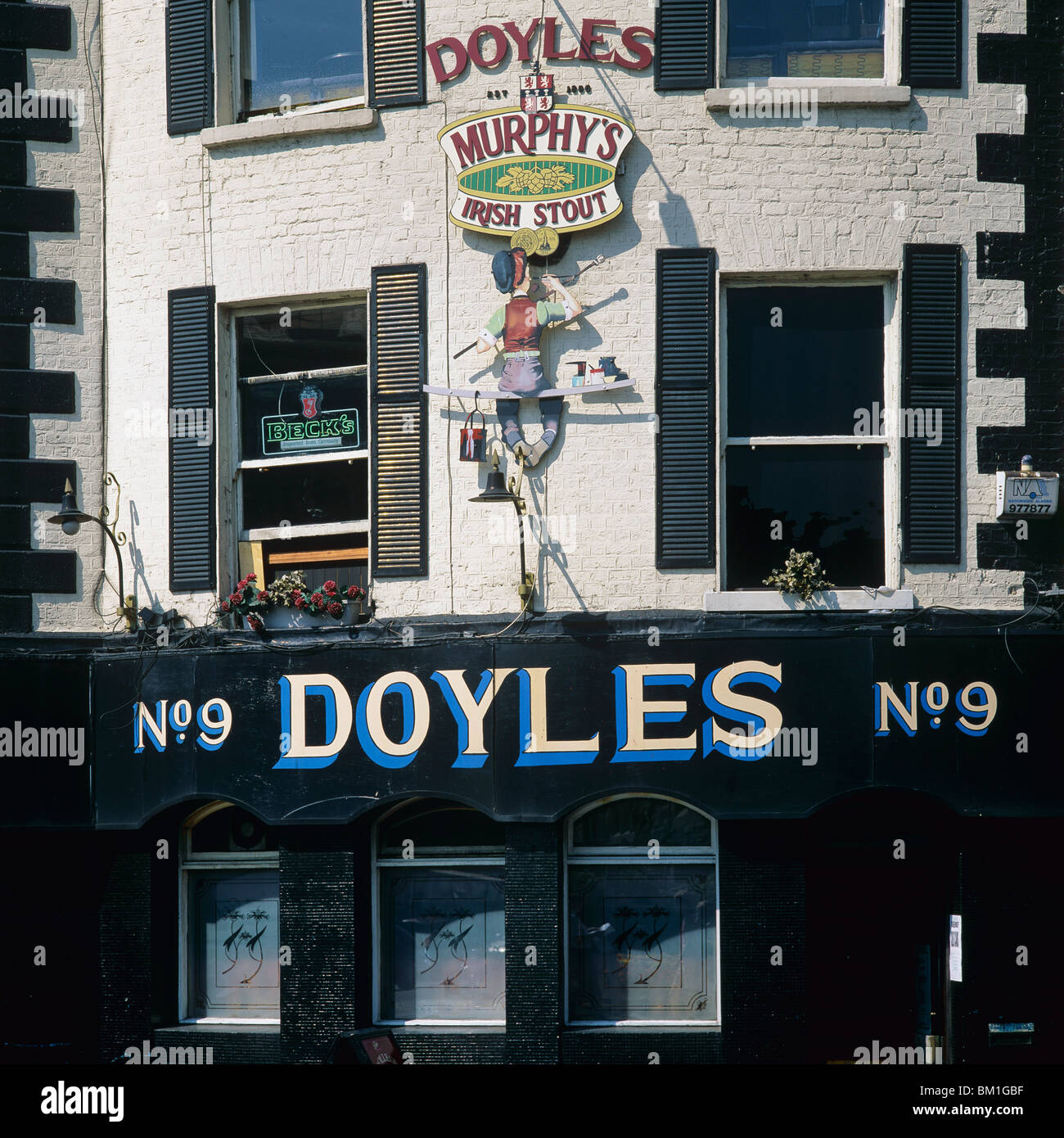 DOYLES NO 9 PUB, MURPHY'S IRISH STOUT BEER SIGN, DUBLIN IRELAND EUROPE Stockfoto