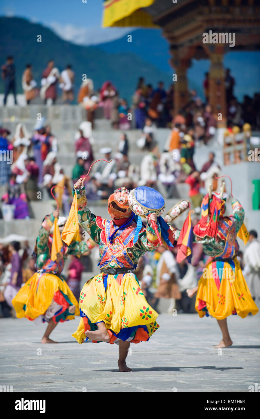 Tänzerinnen in traditionellen Kostümen, Herbst Tsechu (Festival) bei Trashi Chhoe Dzong, Thimpu, Bhutan, Asia Stockfoto