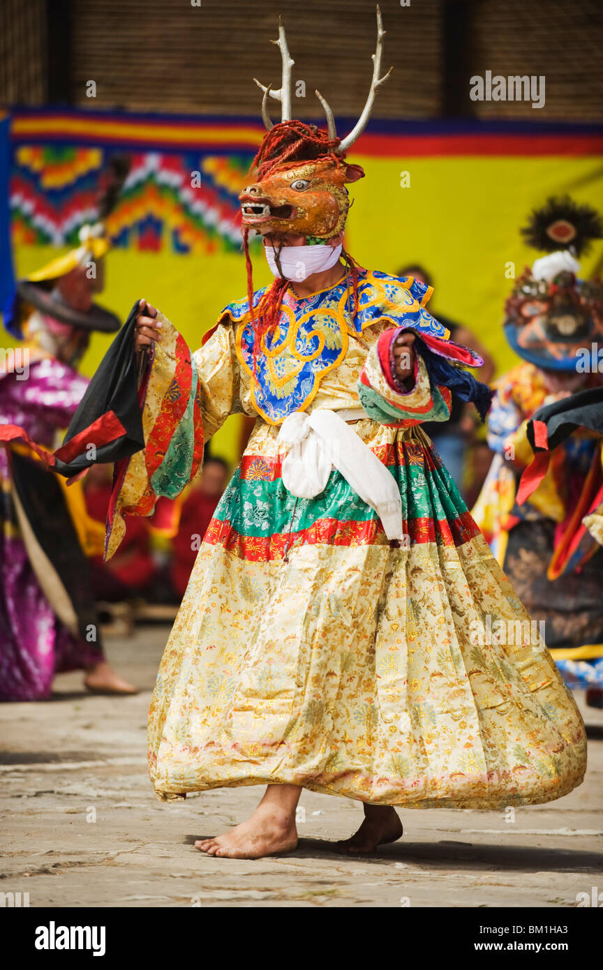 Tänzer in Tracht am Thangbi Mani Tsechu (Festival), Jakar, Bumthang, Chokor Valley, Bhutan, Asien Stockfoto