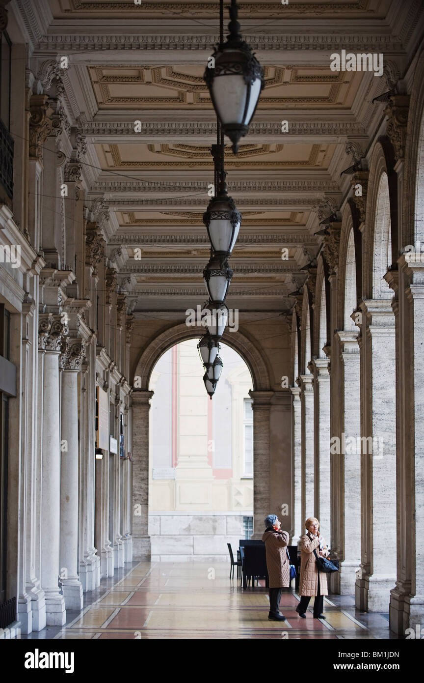 Säulenhalle Gehweg, Europa, Italien, Ligurien, Genua (Genova) Stockfoto