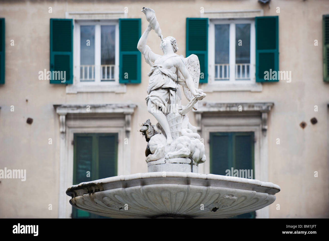 Stein geschnitzte Statue in der Altstadt zum UNESCO-Weltkulturerbe, Genua (Genova), Ligurien, Italien, Europa Stockfoto