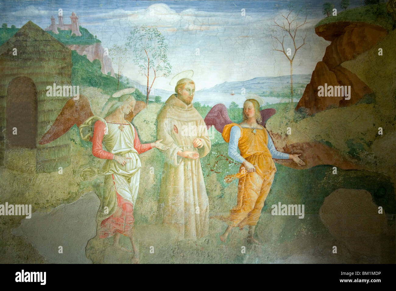 St. Saint Francis Assisi mit Engel unter freiem Himmel im Garten Basilika Kirche Santa Maria Degli Angeli-Assisi-Umbrien-Italien-Europa Stockfoto