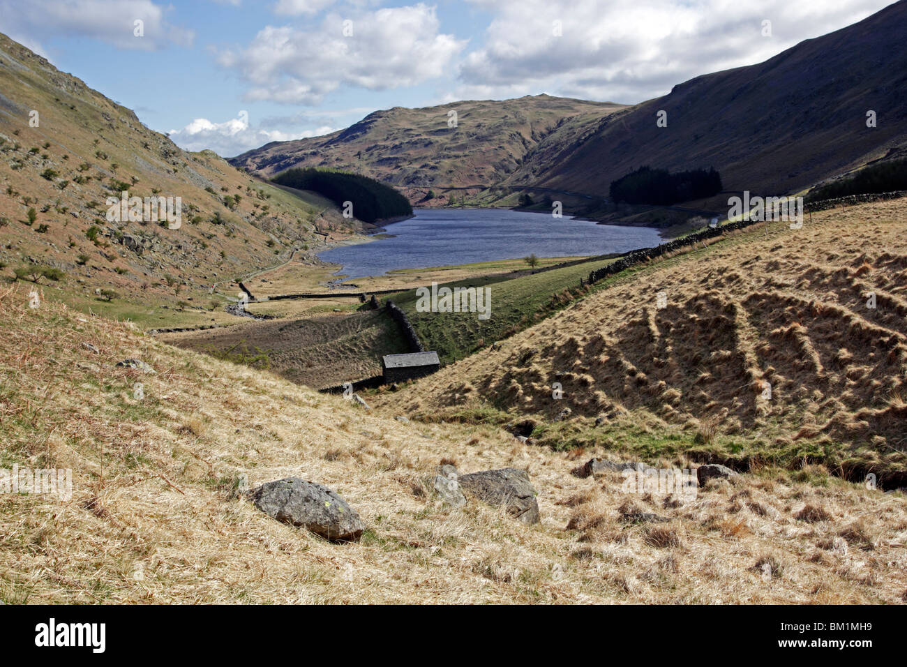 Blick auf Haweswater und Mardale von Nan Bield Pass im Lake District, Cumbria. Stockfoto