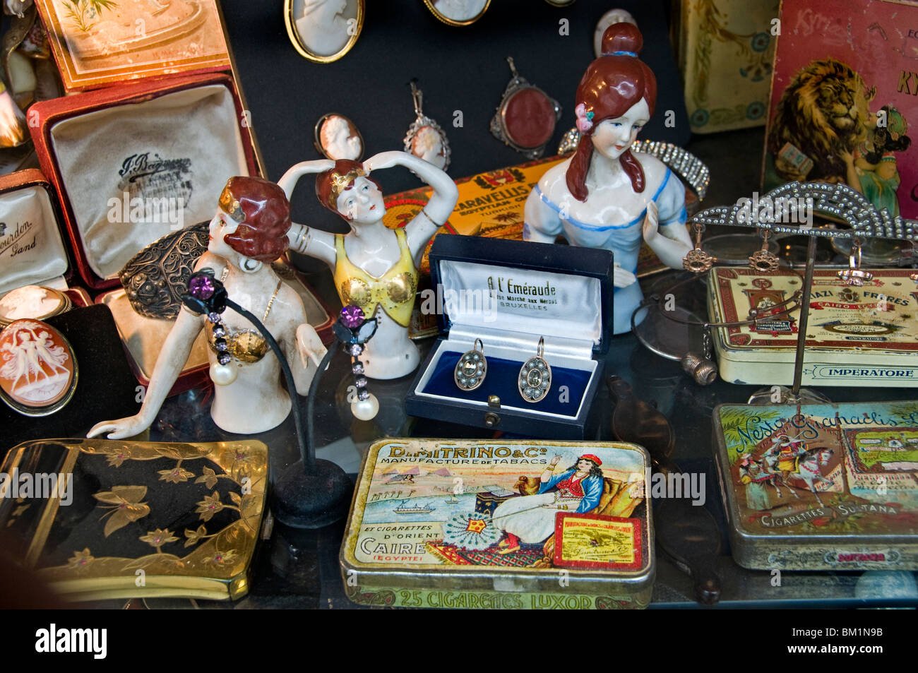 Rue Blaes Straat Brüssel Belgien Flohmarkt in der Nähe von Place de Grandsablon Antiquitätenmarkt Grote Zavel Stockfoto