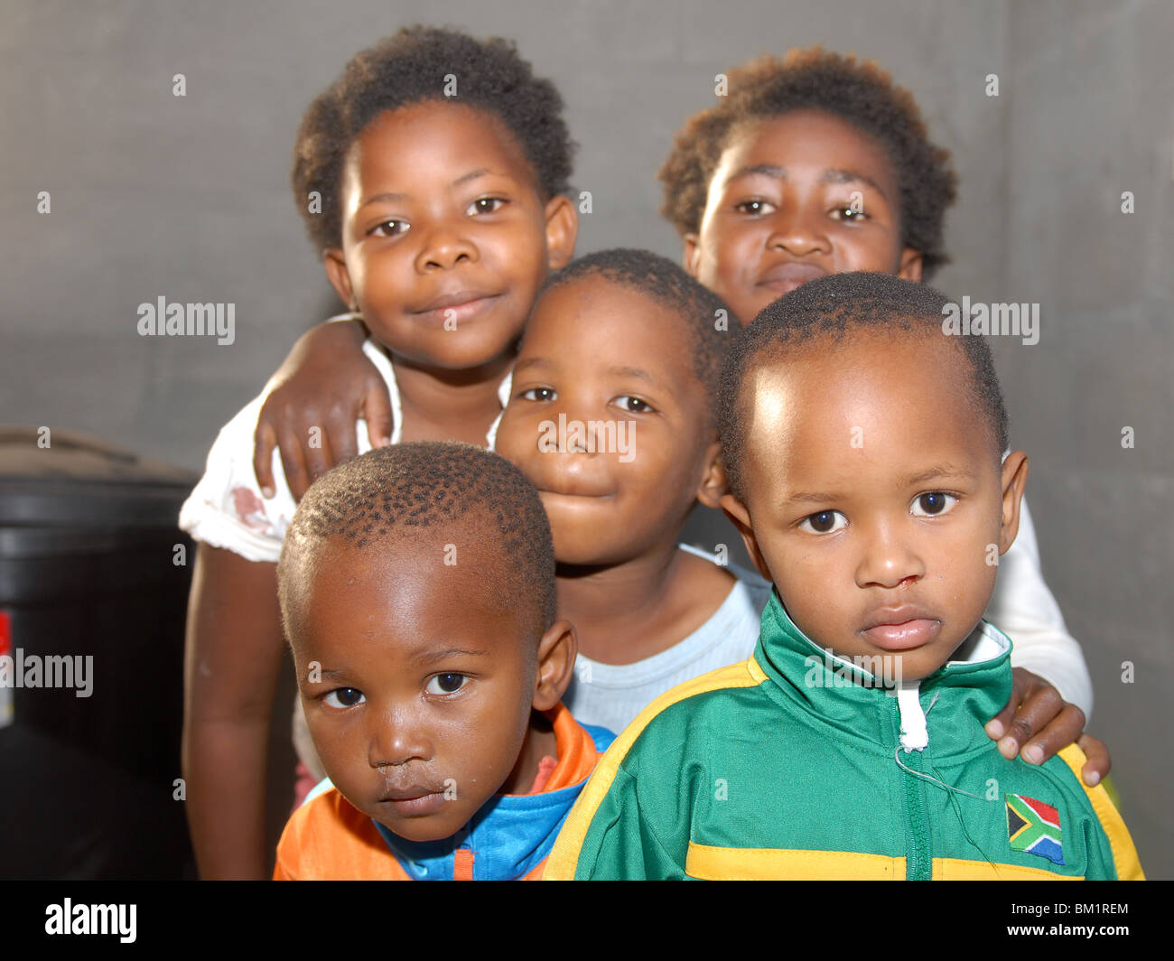 Fünf Kinder sind sie liebenswert Stockfoto