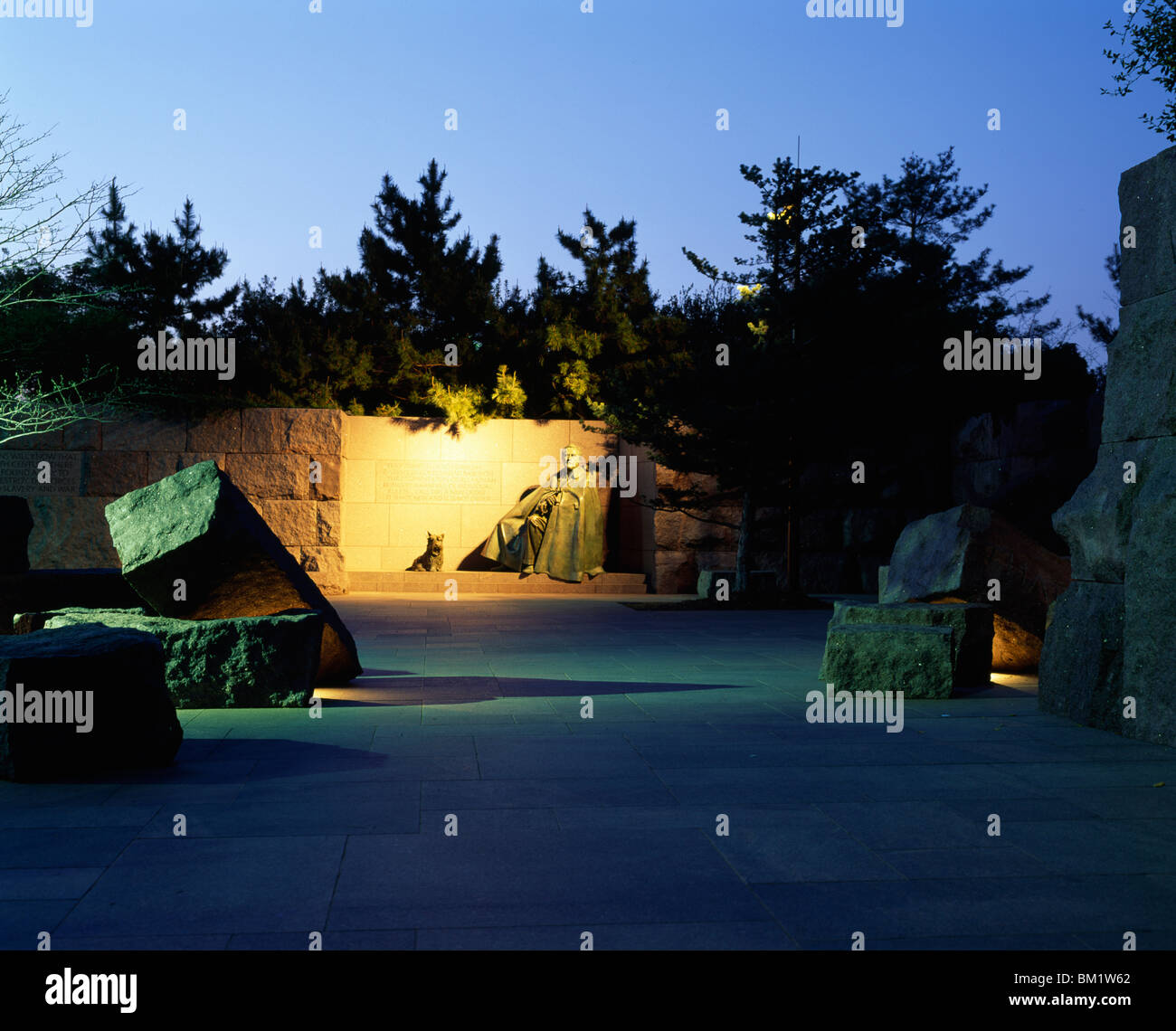 Denkmal in einem Park, Franklin Delano Roosevelt Memorial, Washington DC, USA Stockfoto