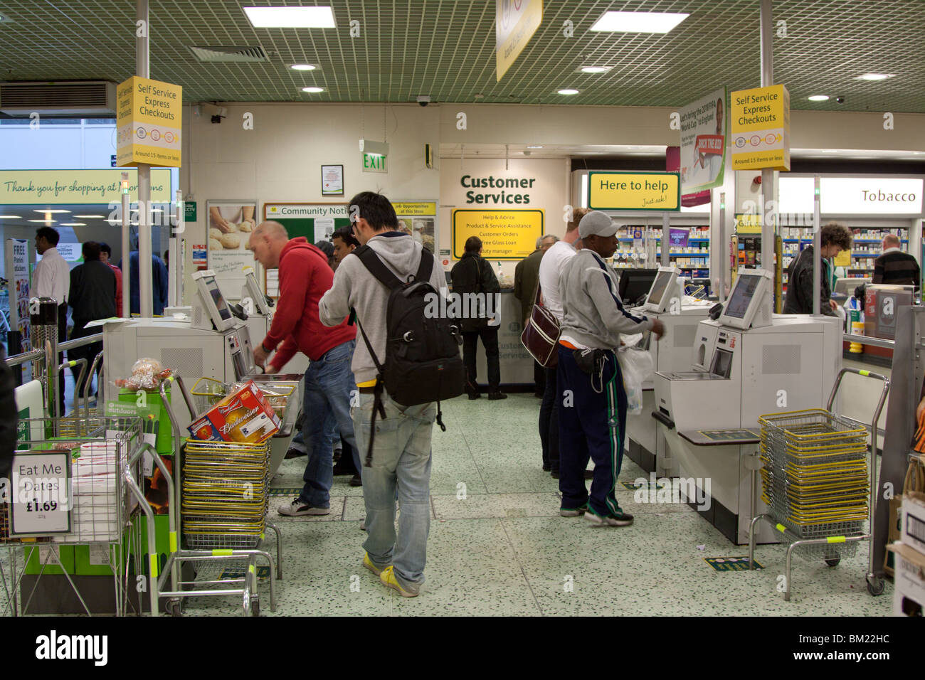 SB-Kassen Morrisons Supermarkt Holloway Road Islington London Stockfoto