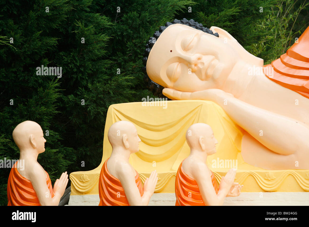 Liegender Buddha-Statue, die das Parinirvana, Sainte-Foy-Les-Lyon, Rhone, Frankreich, Europa Stockfoto