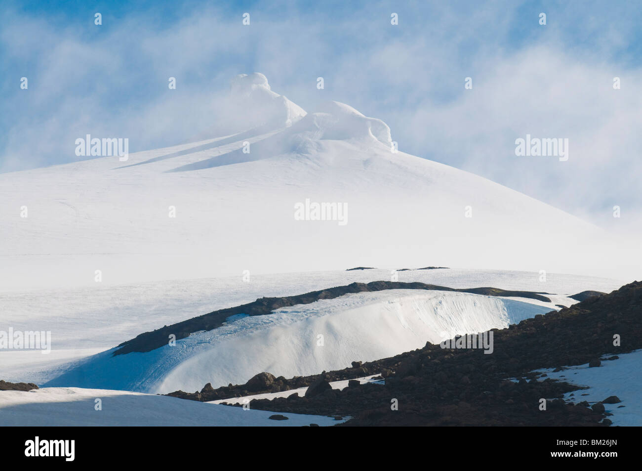 Die schneebedeckten Gipfel der Polarregionen Snaefellsjökull Nationalpark, Island, Stockfoto