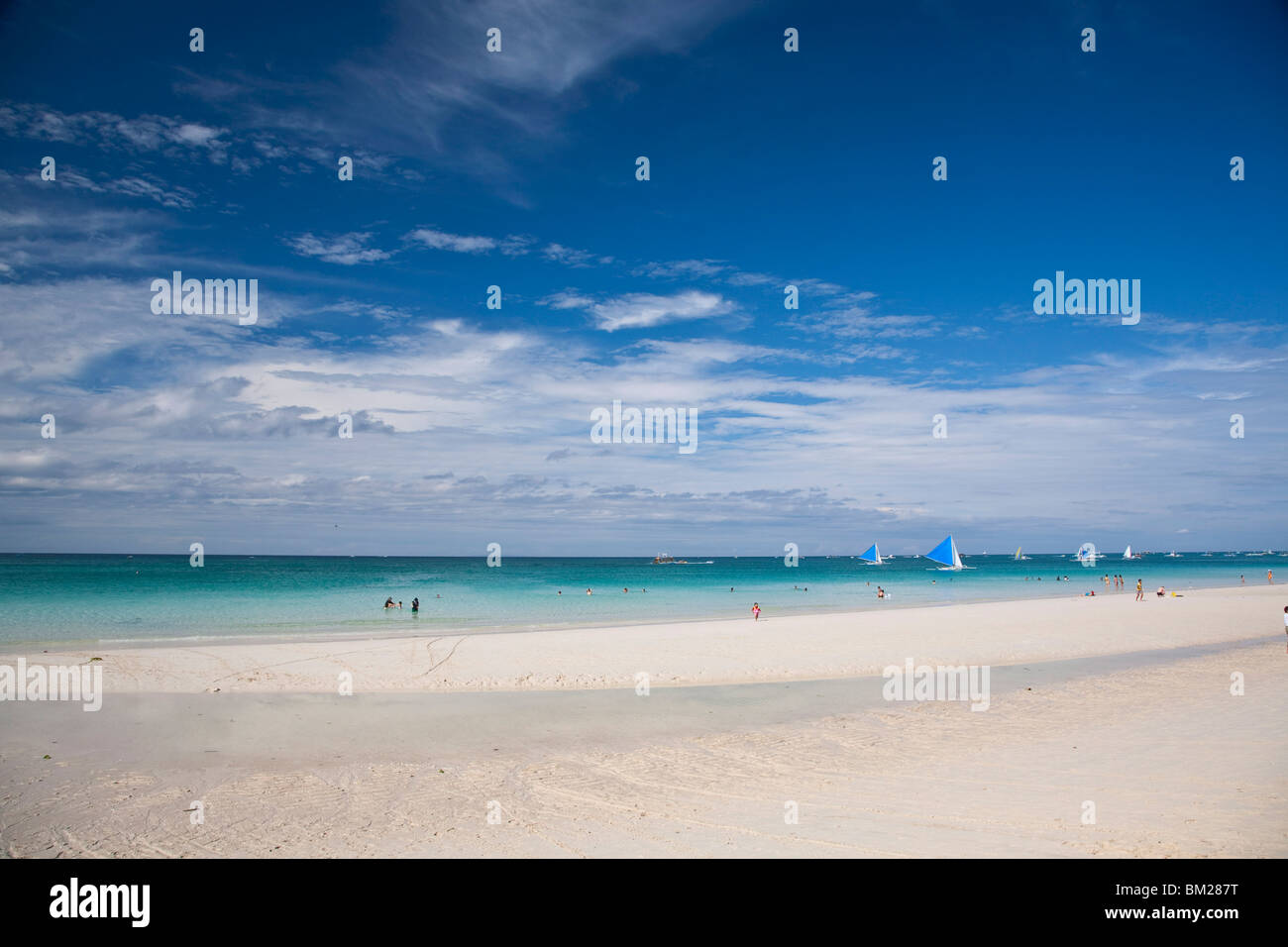 White Beach, einer der besten weißen Sandstränden in der Welt, Boracay, Aklan, Philippinen, Südostasien Stockfoto