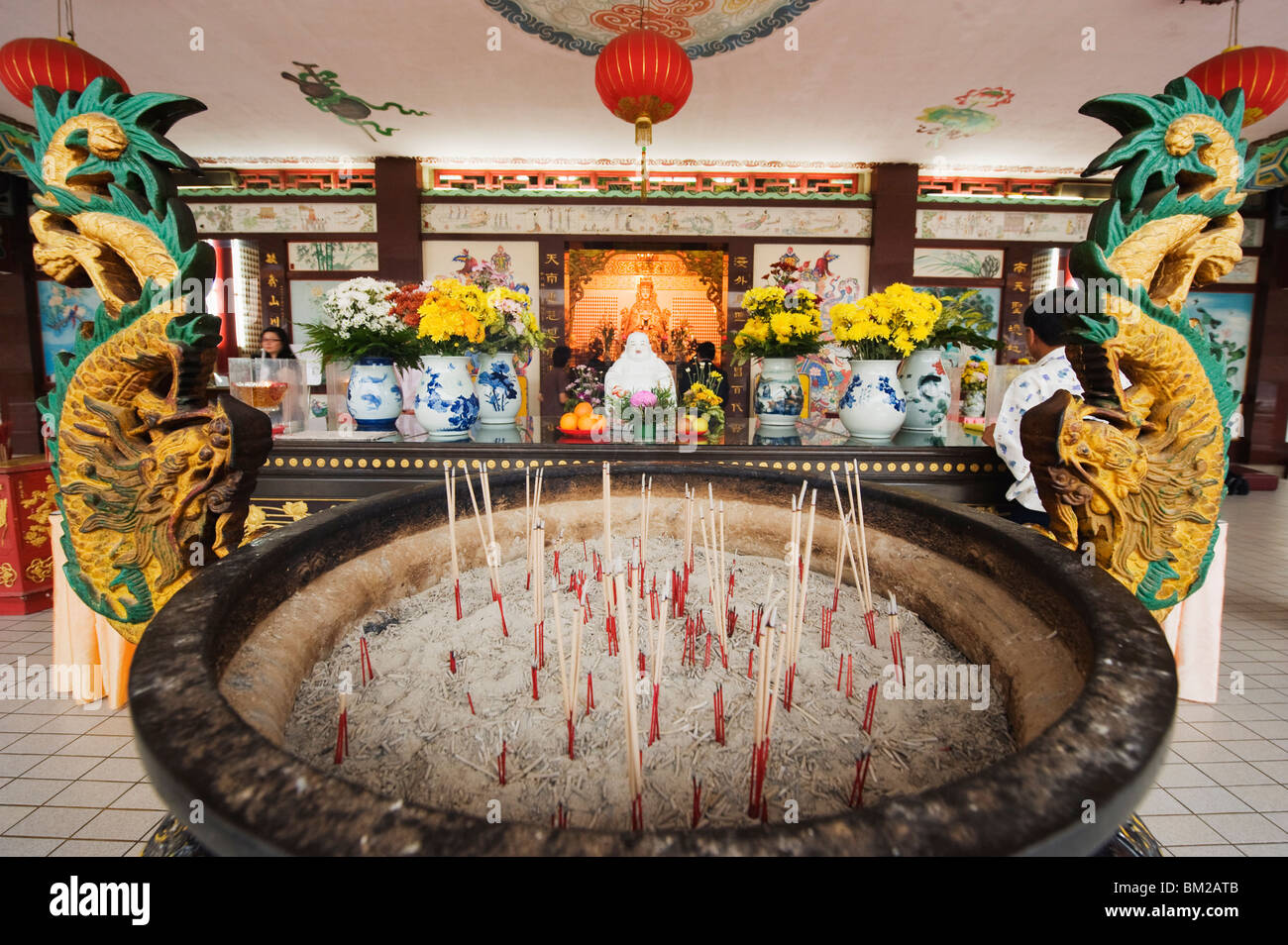 Räucherstäbchen Thean Hou chinesischen Tempel, Kuala Lumpur, Malaysia, Südost-Asien Stockfoto