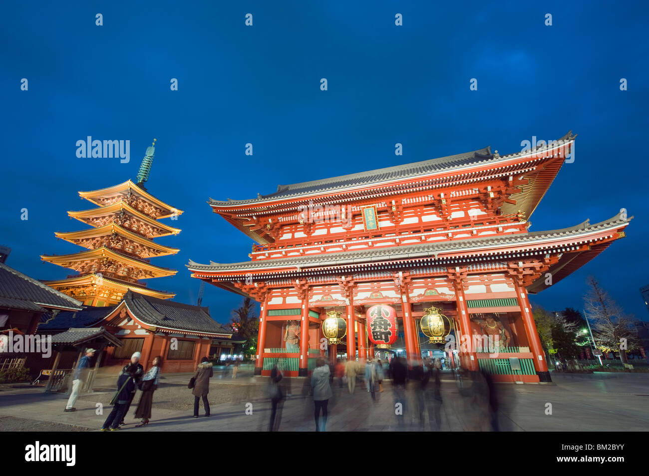 Sensoji Tempel beleuchtet in der Nacht, Asakusa, Tokio, Japan Stockfoto