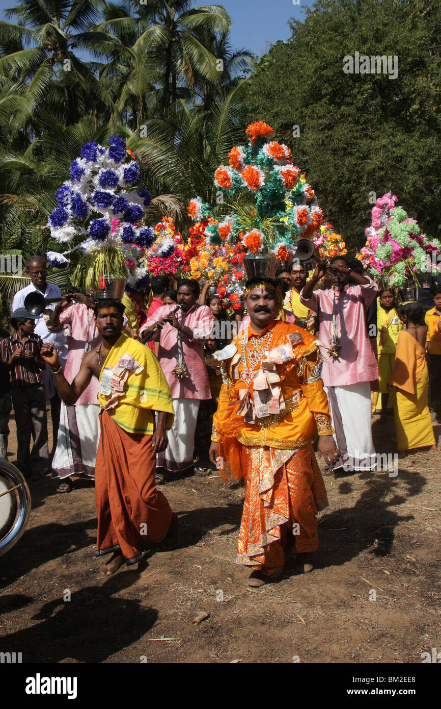 Karagattam Tänzer, ein traditioneller südindischer Tanz aus einem Tempel Fesival in Thrissur, Kerala, Indien, Asien Stockfoto