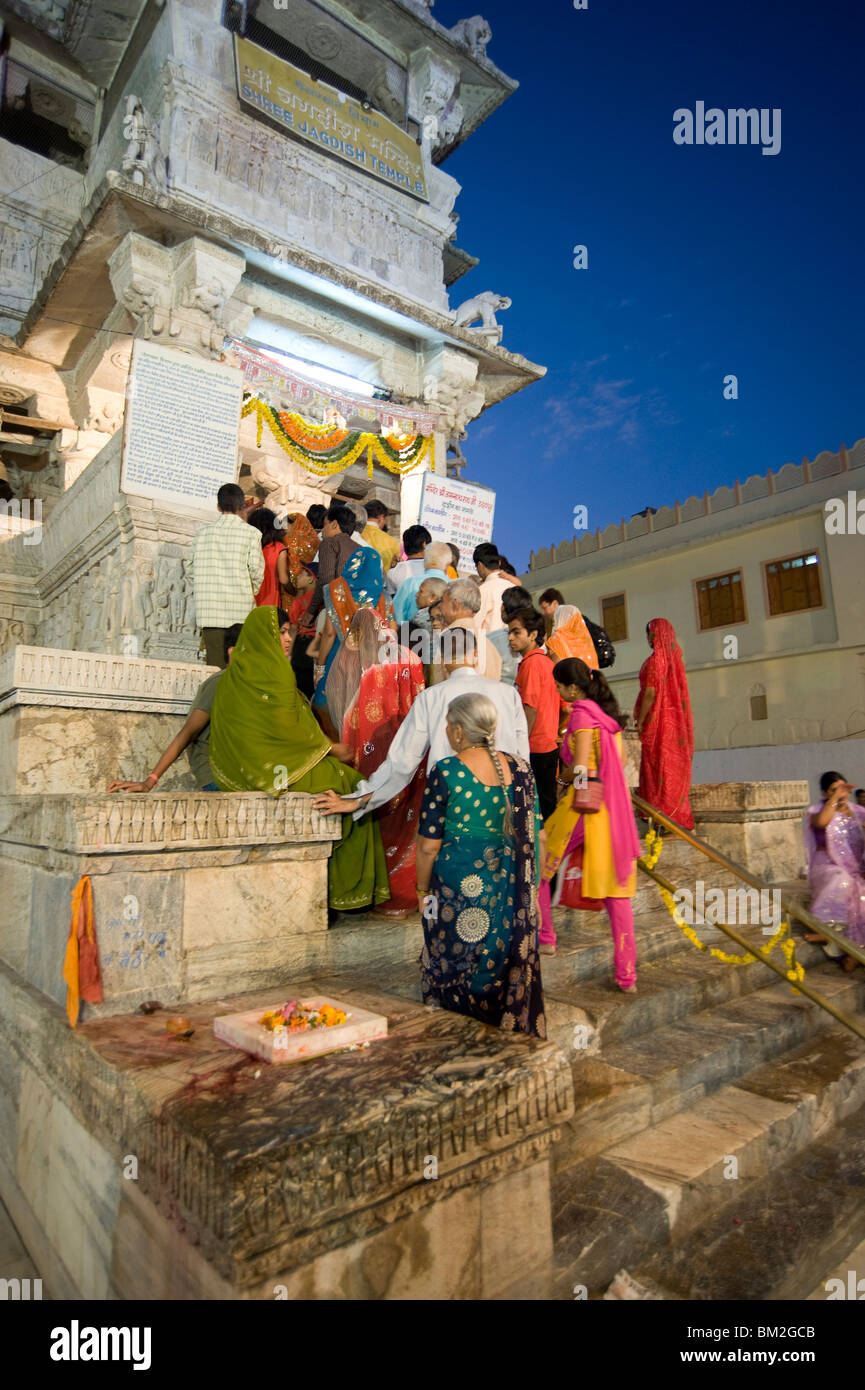 Anhänger am Kankera Festival, Jagdish Tempel, Udaipur, Rajasthan, Indien Stockfoto