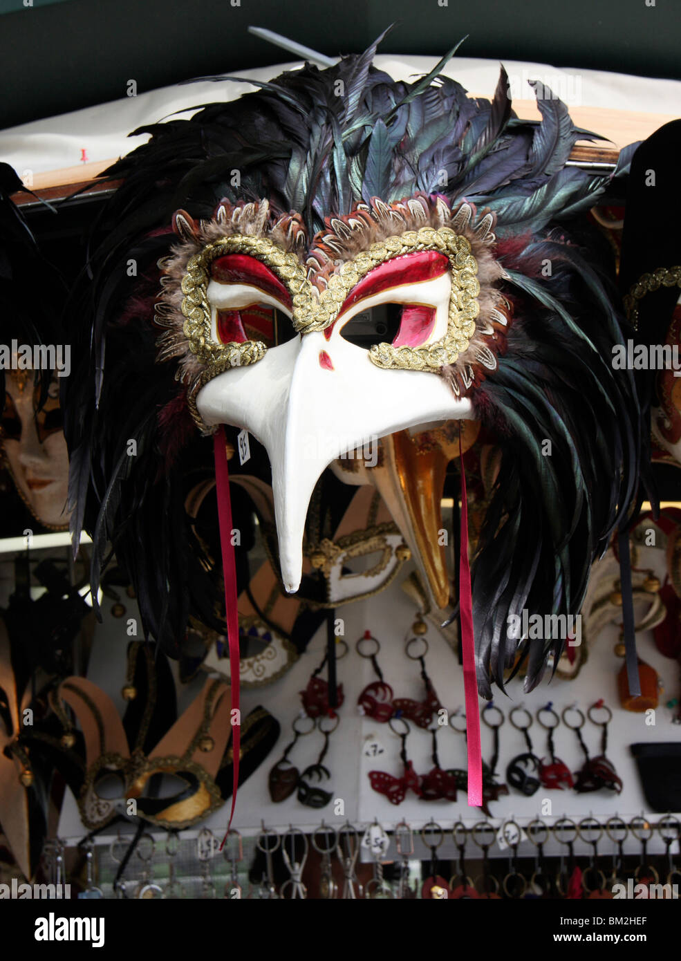 venezianische Masken angezeigt in einem Geschäft, Venedig, Italien, Europa Stockfoto