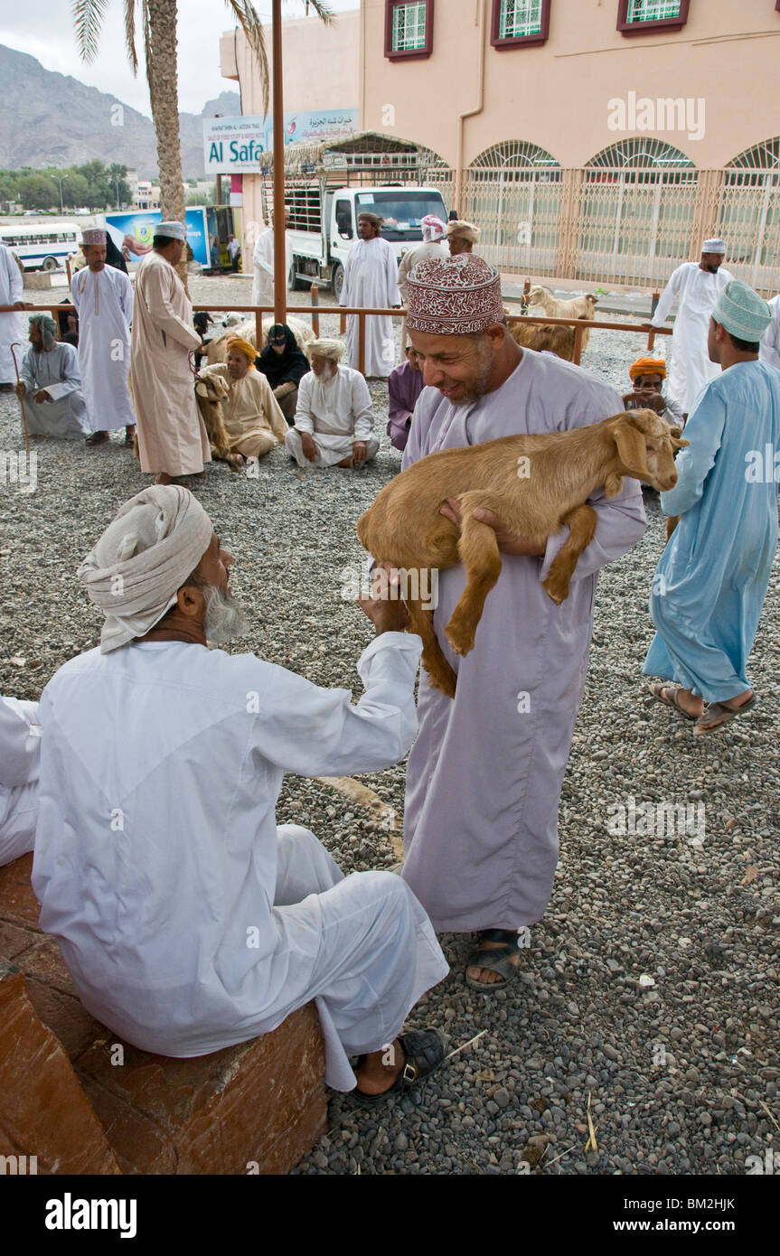 Gruß an die Nizwa Ziege Männer Markt Sultanat Oman Stockfoto
