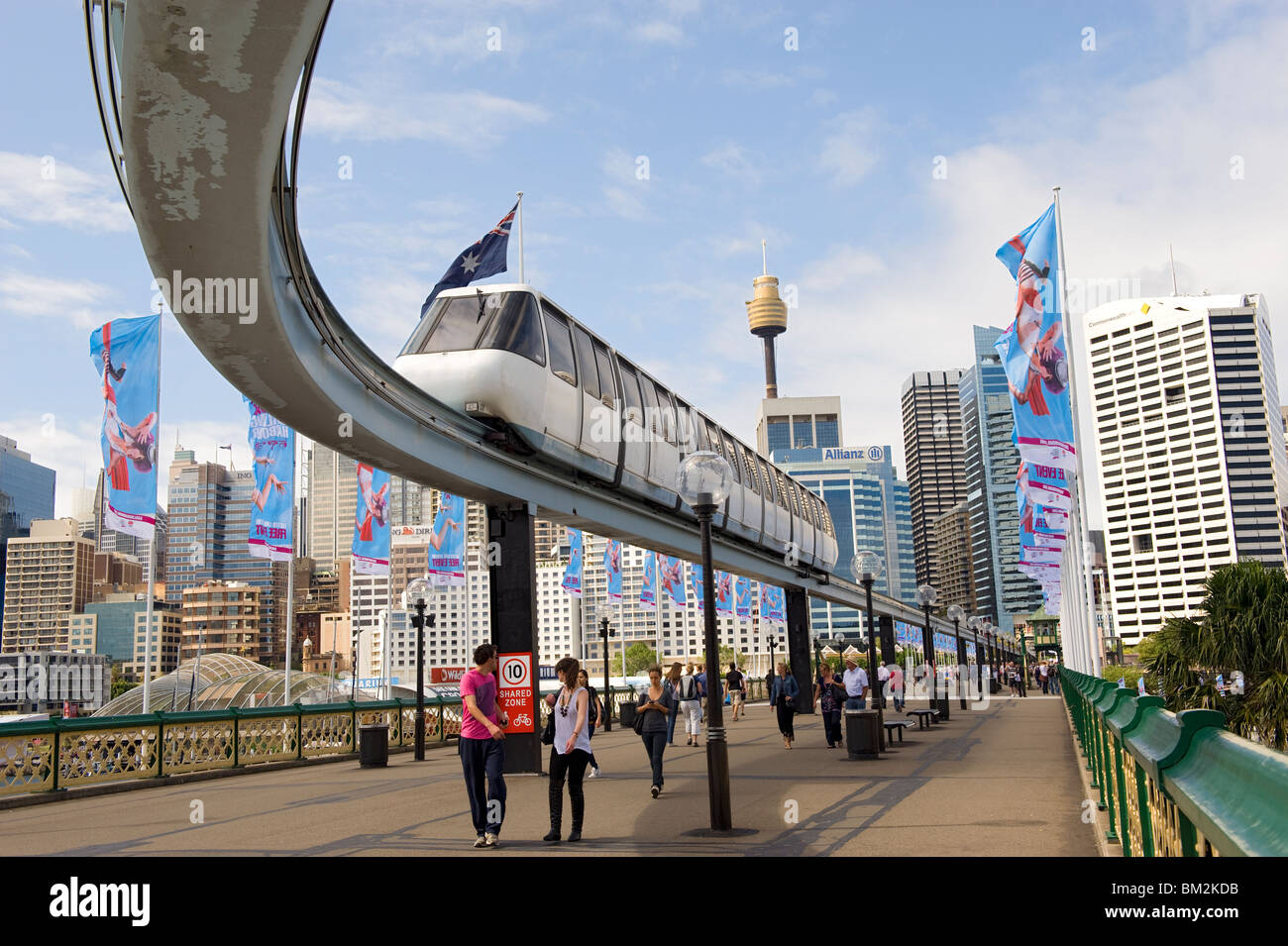 Die Monorail in Sydney gesehen von der Pyrmont Bridge am Darling Harbour Stockfoto
