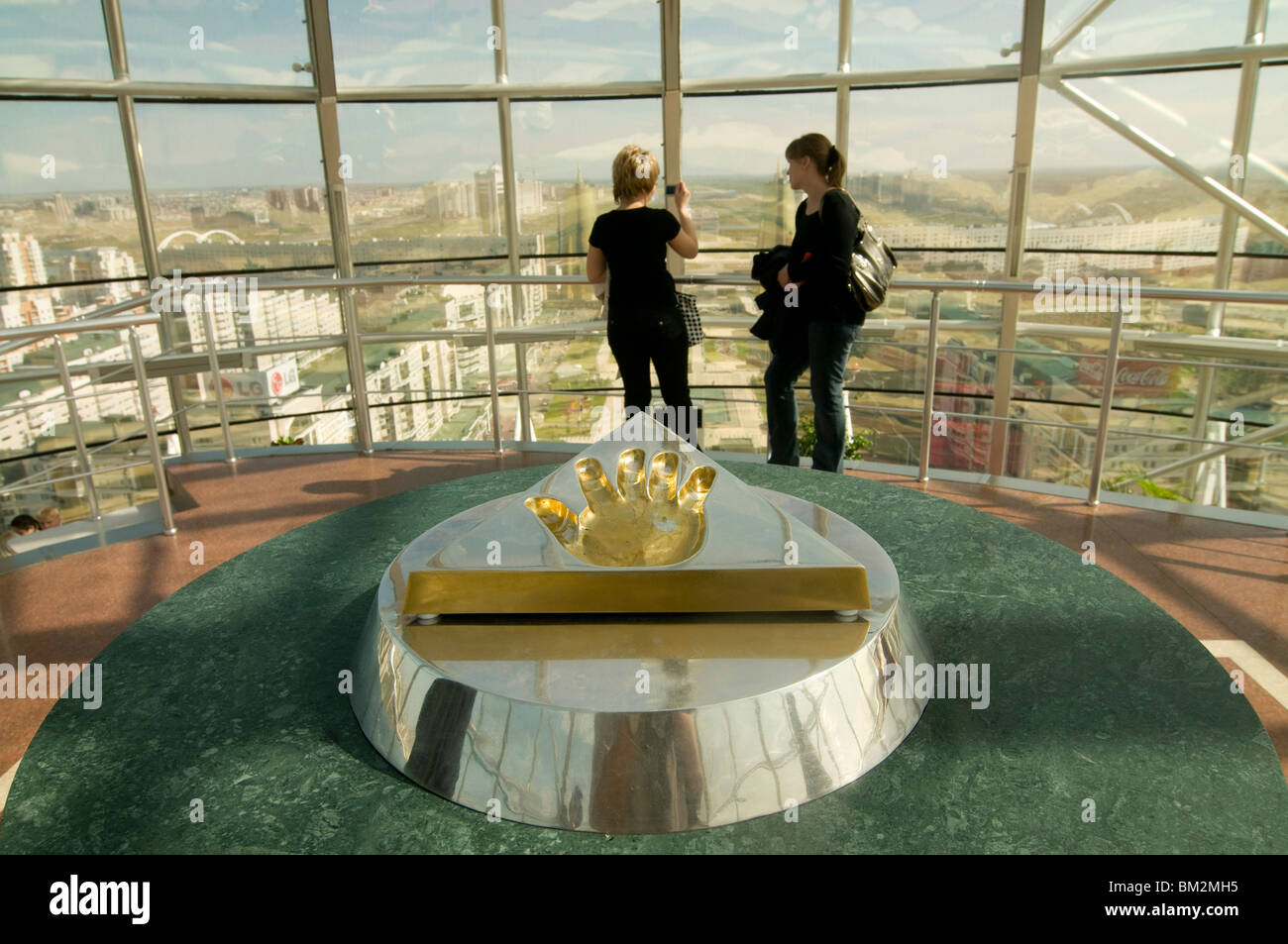 Innerhalb der Bayterek-Turm, Wahrzeichen von Astana, Astana, Kasachstan Stockfoto