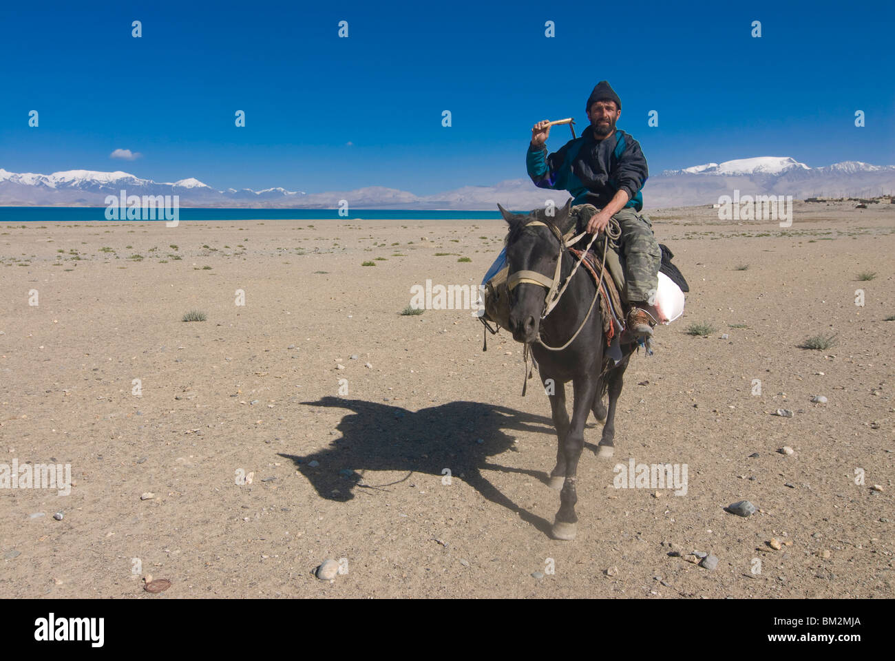 Reiter am Karakul See, Karakul, Tadschikistan Stockfoto