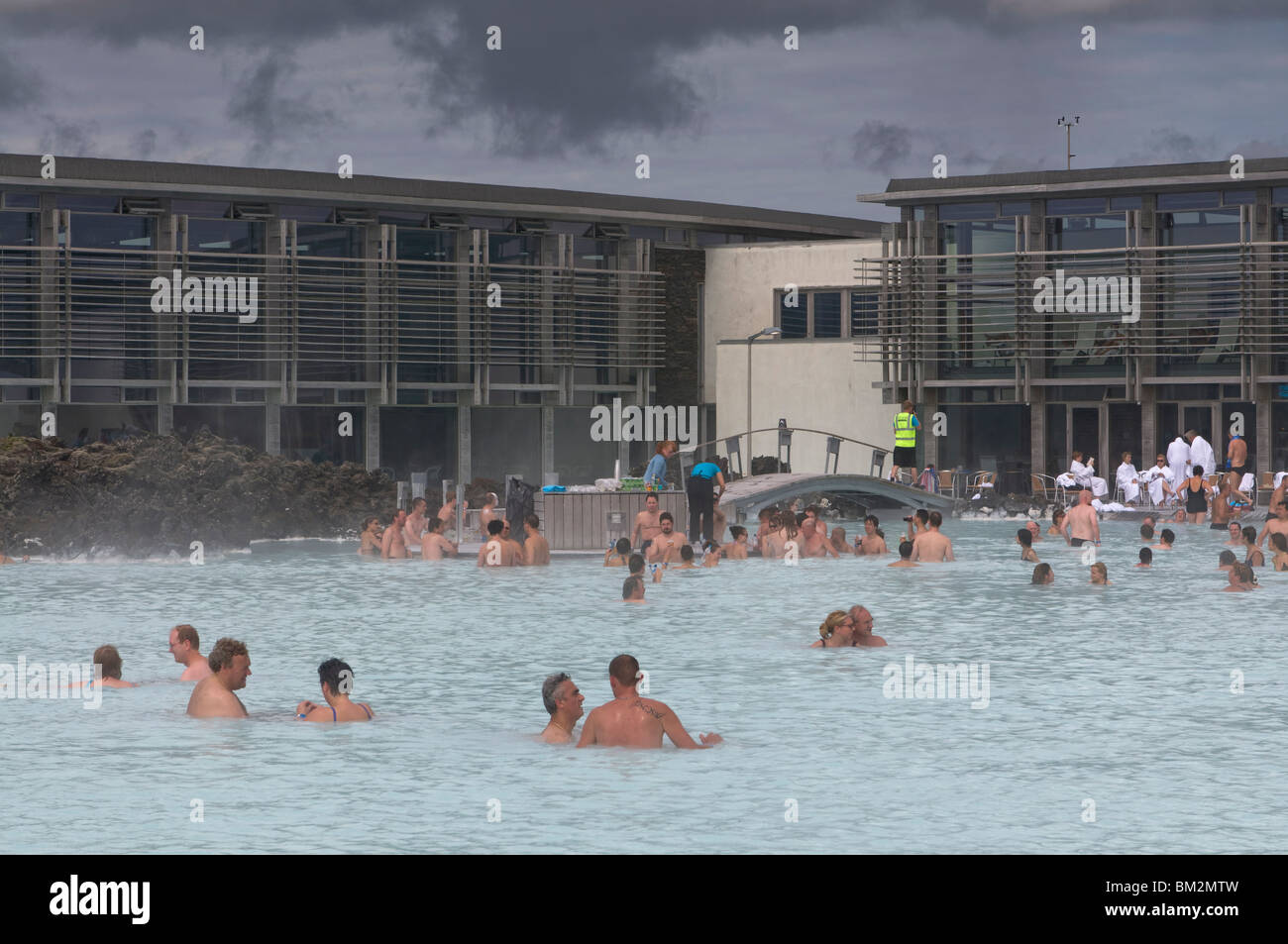 Menschen Baden in heißen Quellen, blaue Lagune, Islands, Polarregionen Stockfoto