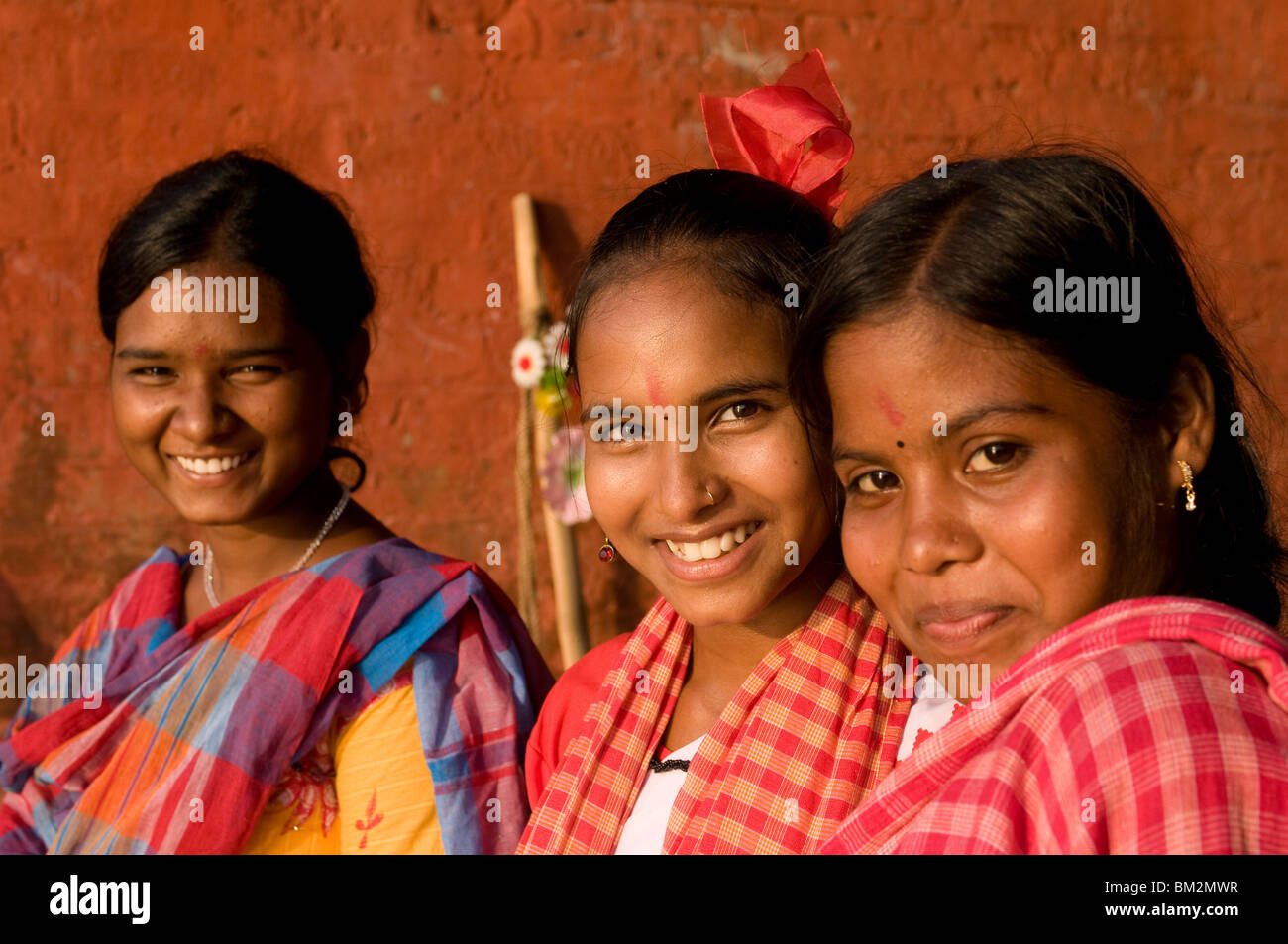 Lächelnd Inderinnen, Kolkata, Westbengalen, Indien Stockfoto