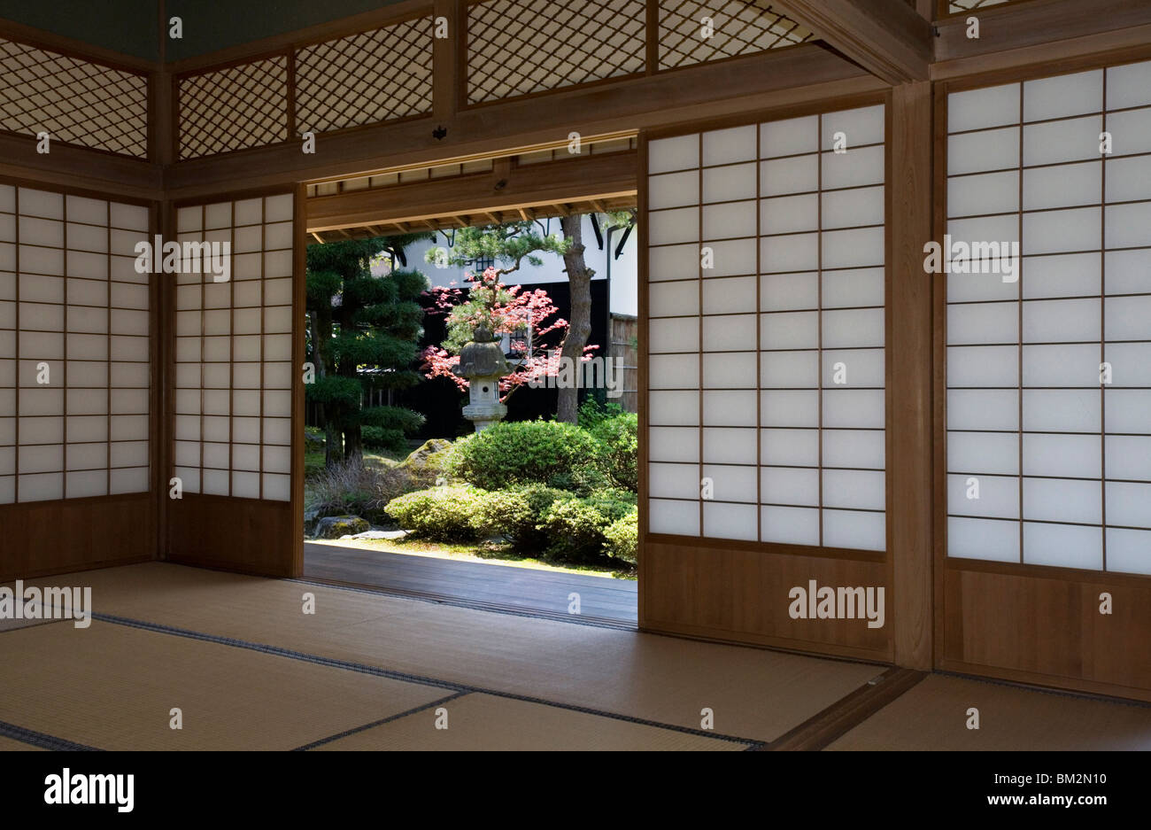 Ansicht der Landschaftsgarten im Kyu Uchiyamake Samurai-Haus in Echizen-Ono, Fukui, Japan Stockfoto