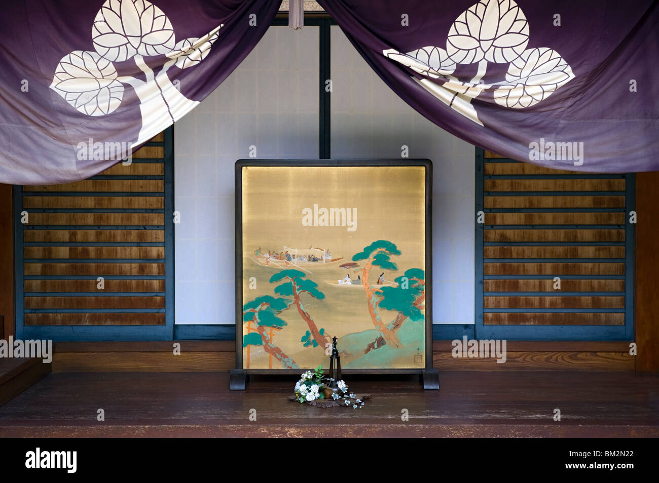 Freistehende Trennwand Bildschirm genannt Shikiris platziert im Foyer des traditionellen japanischen Häuser und Tempel, Japan Stockfoto