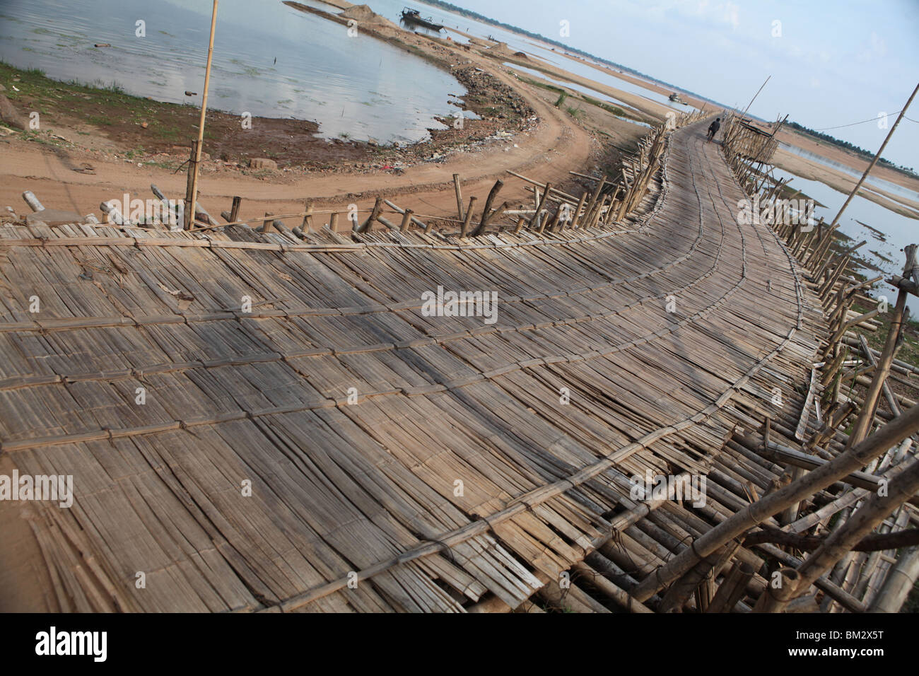 Die saisonalen Bambusbrücke über den Mekong-Fluss in der Trockenzeit, Kampong Cham, Kambodscha. Stockfoto
