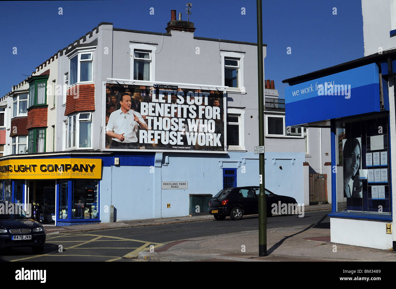 David Cameron Poster mit wir arbeiten für you.anger, Pause, Vertrauen, Konflikt, Crack, Bund, Kampf, Fist, Flag, Frame, Freiheit, Stockfoto