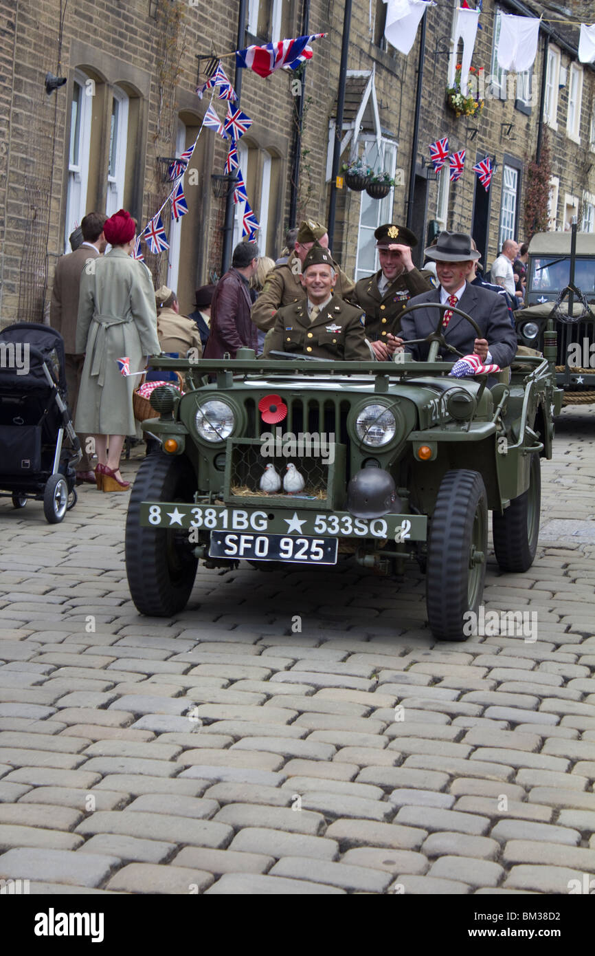 Fahrzeuge auf dem Display bei Haworth 1940er-Wochenende 2010 Stockfoto