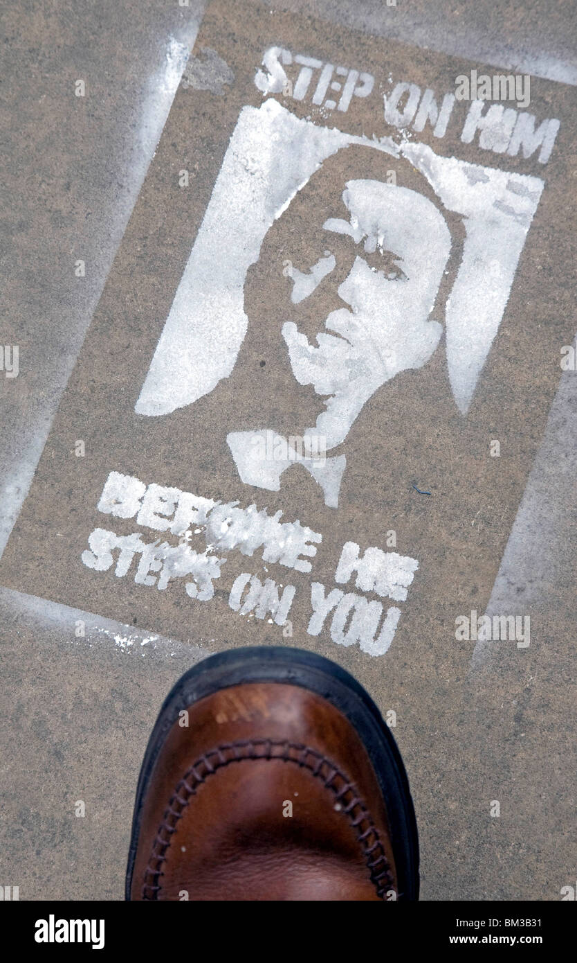 Anti-David Cameron Schablone auf London Pflaster Stockfoto