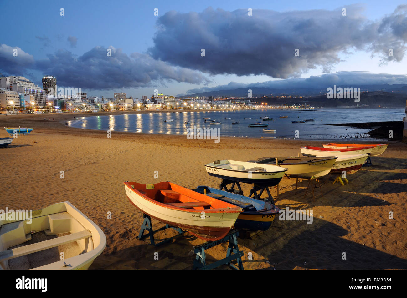 Angelboote/Fischerboote am Strand. Las Palmas de Gran Canaria, Spanien Stockfoto