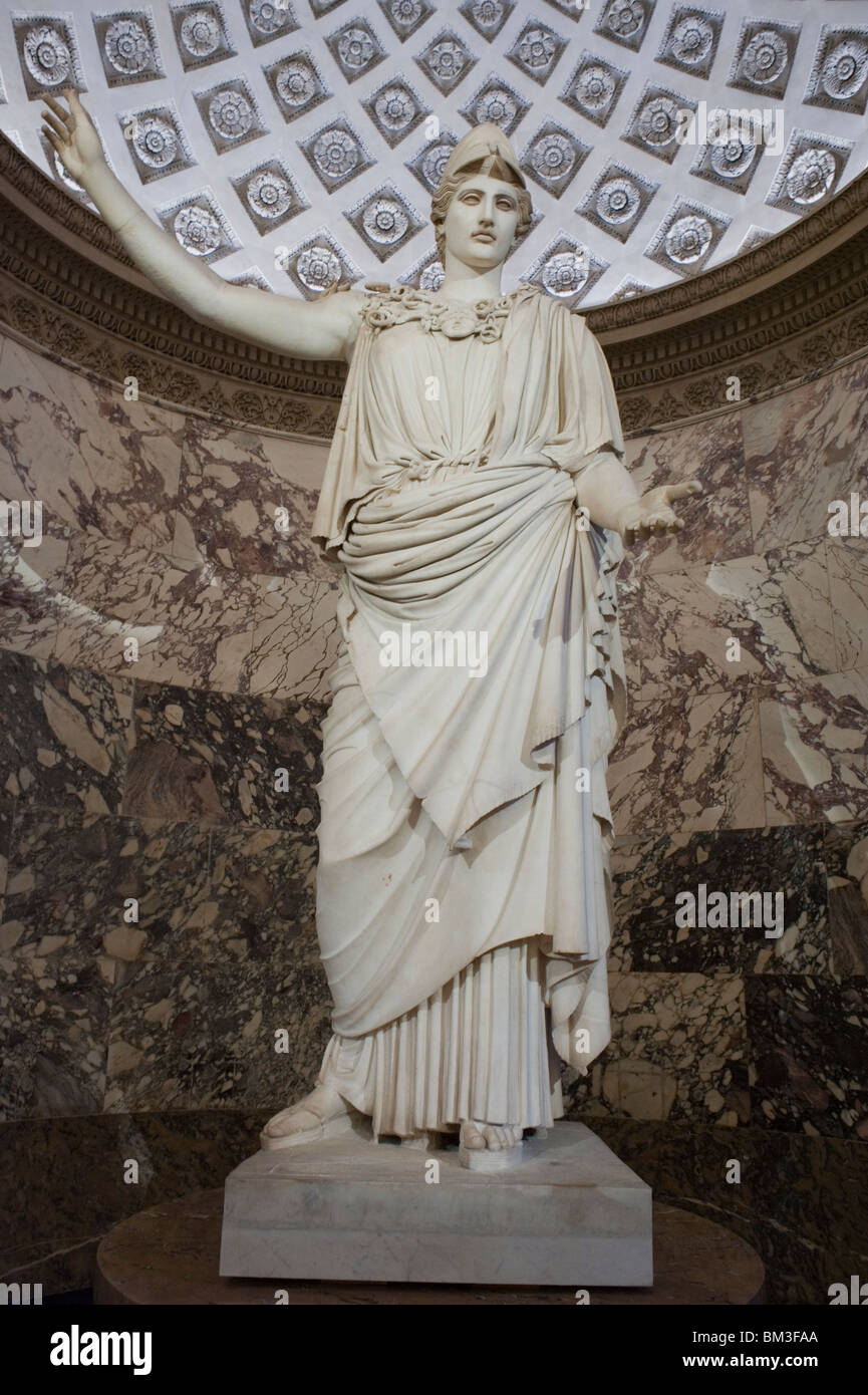 Statue eines griechischen Gottes, Statue d'Athéna, dite 'Palas de Velletri', im Louvre Museum, Paris, Frankreich, Skulpturen aus Marmor, Front, alte Zivilisationskunst Stockfoto