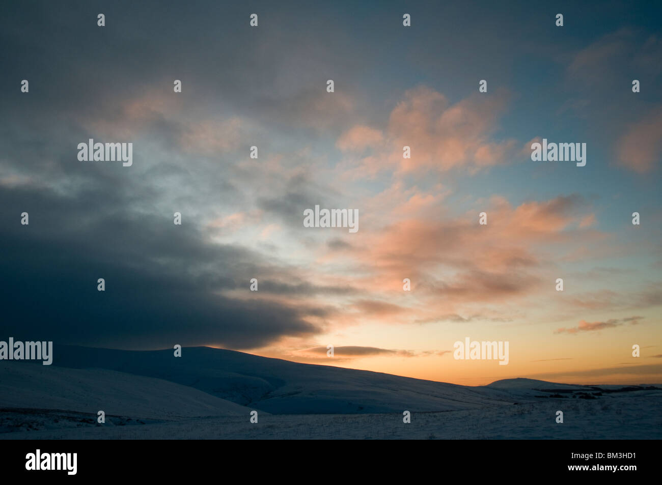 Sonnenuntergang über den Caldbeck Fells im Winter, Lake District, Cumbria, England, UK Stockfoto