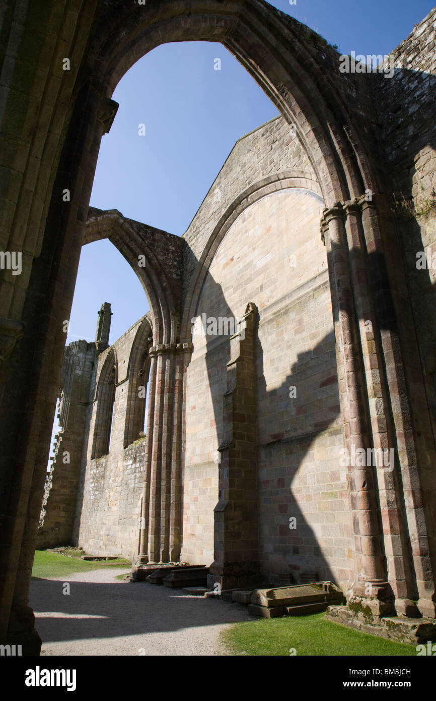 Gotische Bögen in Bolton Abbey, Wharfedale, England. Stockfoto