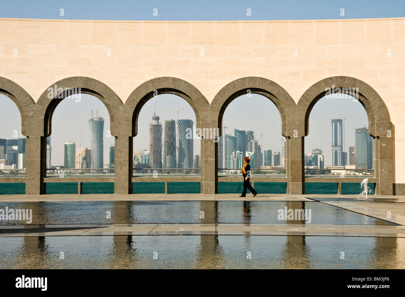 Katar, Doha, Museum für islamische Kunst, ich M Pei Architekt 2008, Innenhof mit Garten Stockfoto