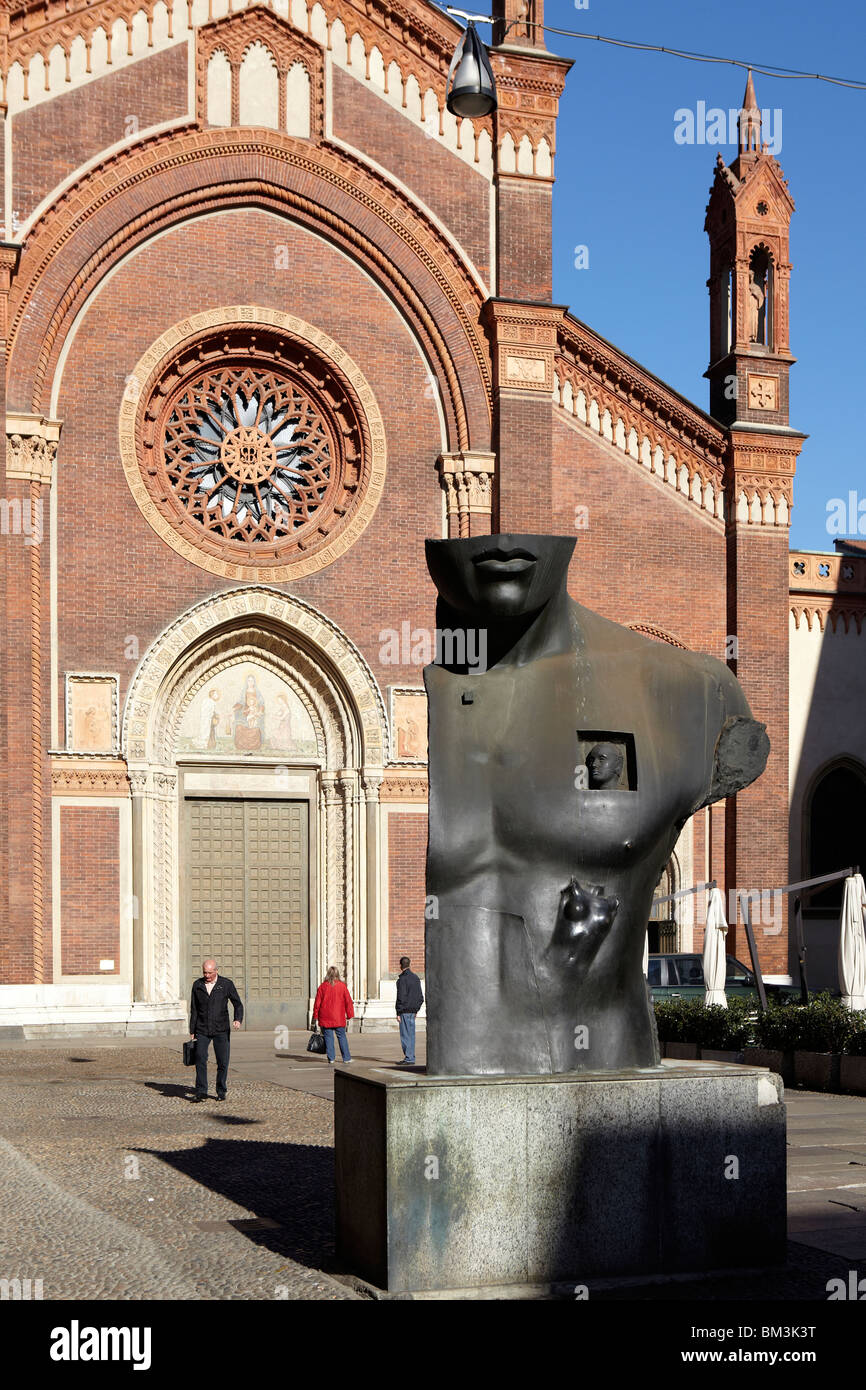 Moderne Statue außerhalb Chiesa Santa Maria del Carmine, in Mailand, Italien Stockfoto