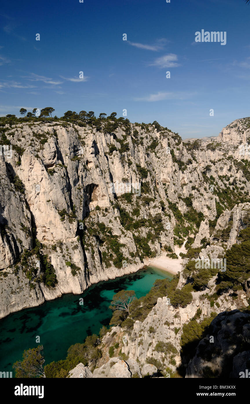 Calanque (Provencal Fjord) d ' en Vau oder En Vau, Strand & Kalksteinfelsen, nr Cassis, Calanques Nationalpark, Provence, Frankreich Stockfoto
