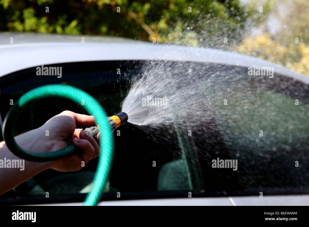 ein Auto zu waschen Stockfoto