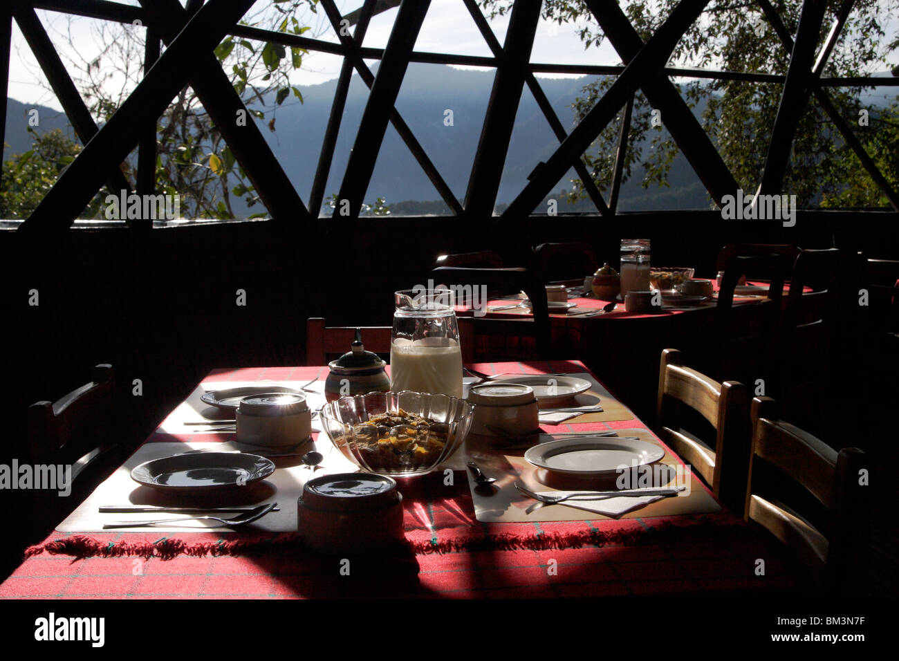 [Frühstückstisch] in [Geodäsiehaube] [Bellavista Nebelwald Reservat] Ecuador, "Südamerika" Stockfoto