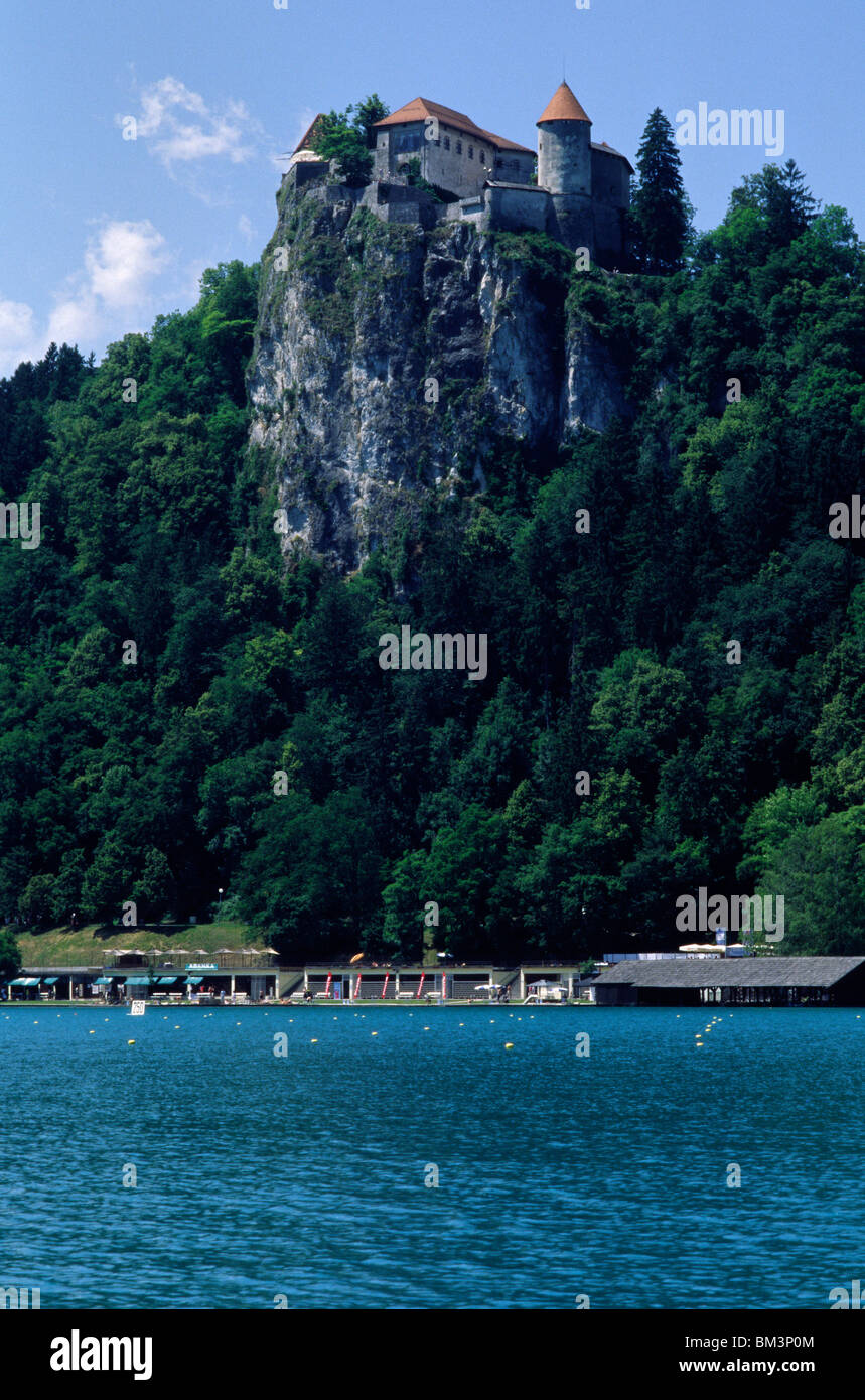 Slowenien, Juni 2009 - Ikone Bled Castle mit Blick auf Lake Bled. Stockfoto