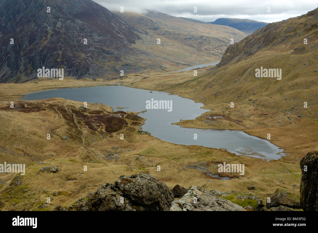 CWM Idwal, Llyn Idwal unterhalb des Teufels Küche Stockfoto