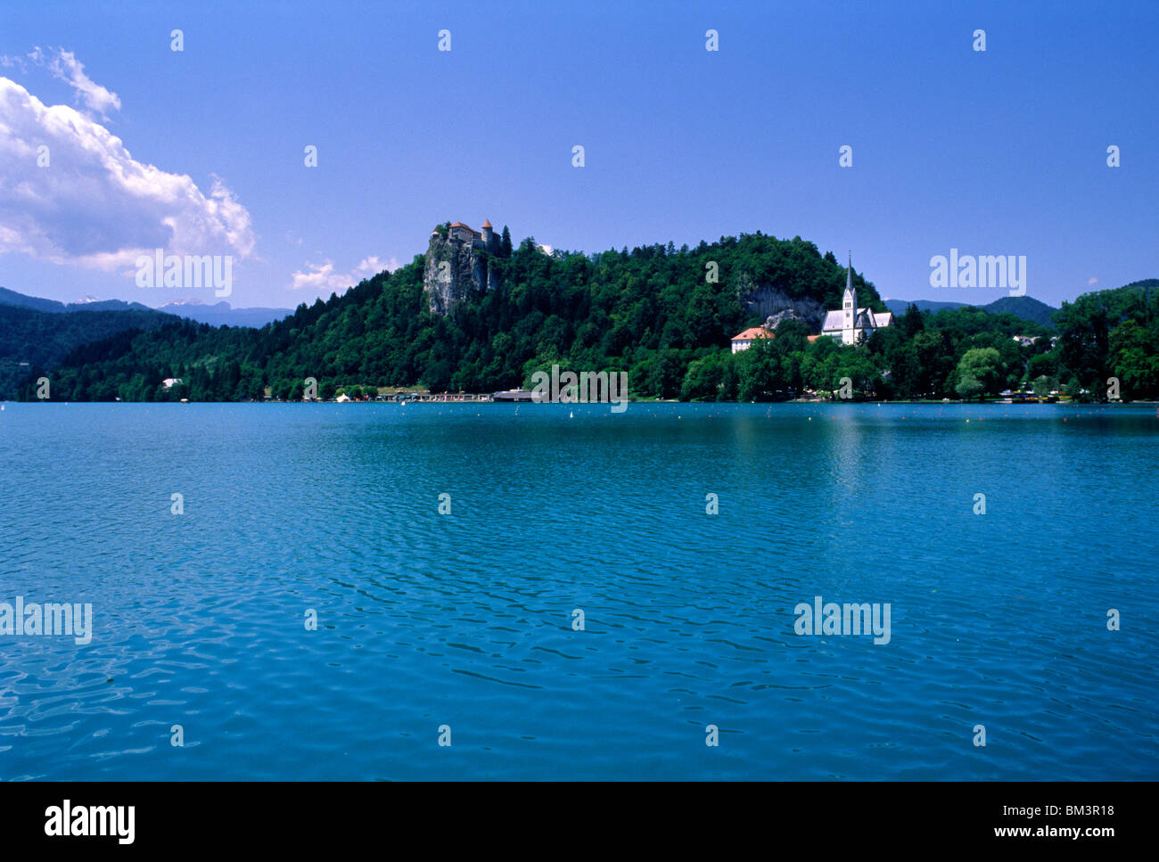 Slowenien, mit Blick auf 15. Juni 2009--legendären Burg von Bled See Bled. Stockfoto